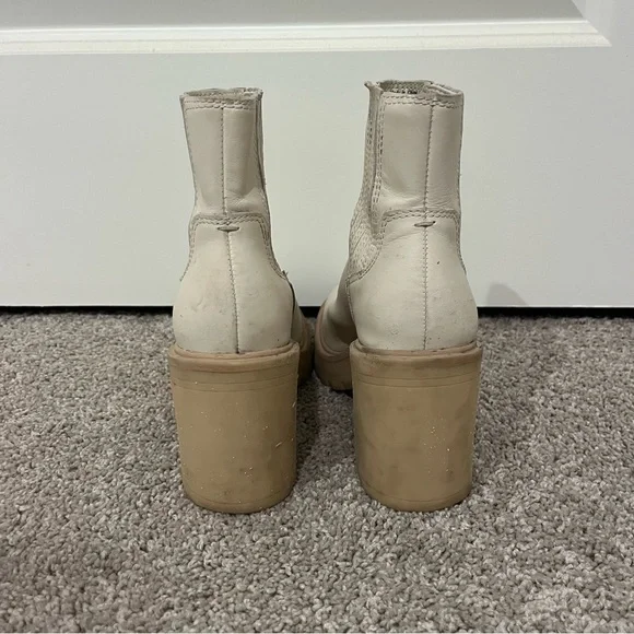 Dolce Vita Cream Heeled Boots - Picture 5 of 5